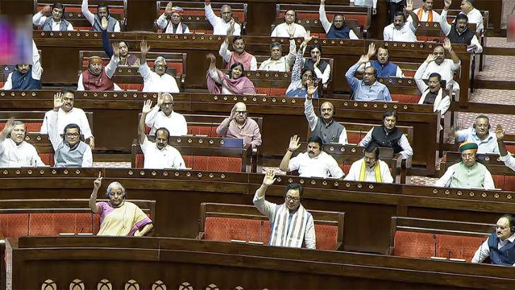 https://salarnews.in/public/uploads/images/newsimages/maannewsimage11082025_205809_Parliament passes bills.jpg